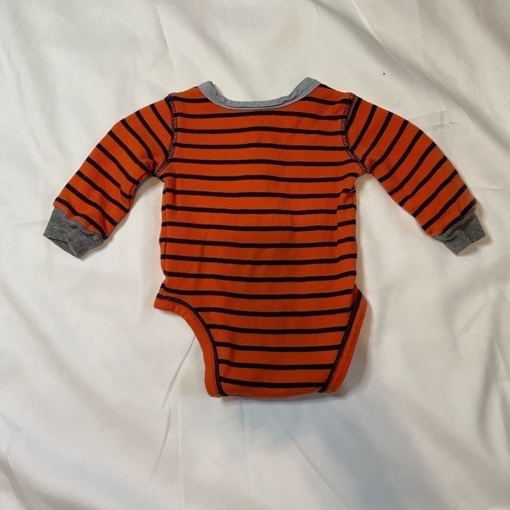 🐶Carters size 3 months set of 2 boys long sleeve onesie and long sleeve shirt🐶 - Picture 6 of 7